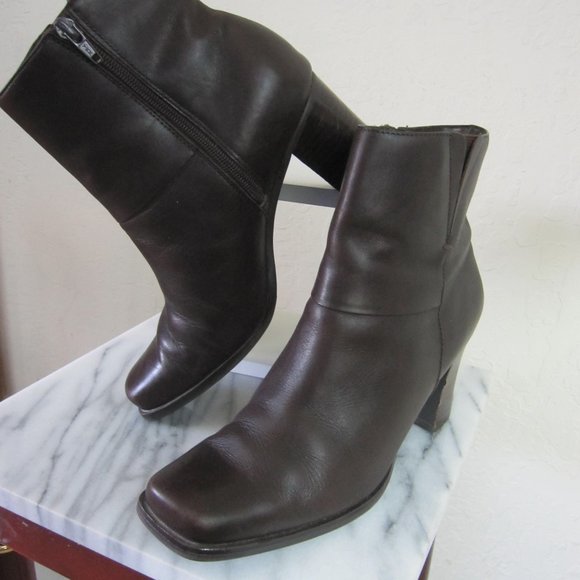 Bass Shoes - Brown Leather Boots, by Bass Size 8